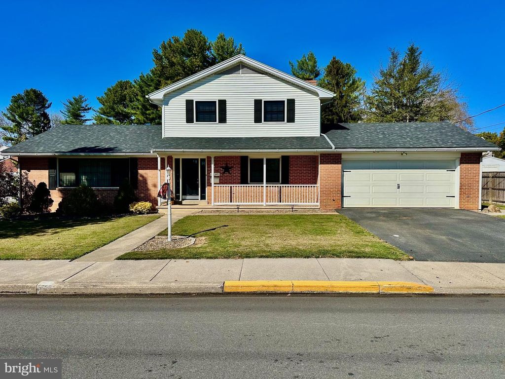 977 YORK ST, Lebanon, PA 17042