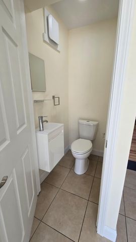 1156 S Champion Avenue, Columbus, OH 43206