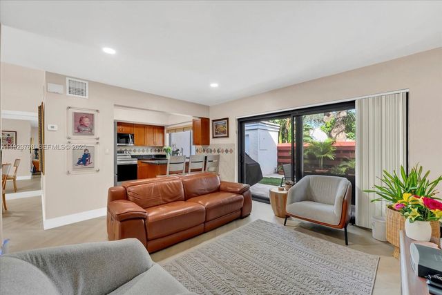 3013 Willow Ln 260, Hollywood, FL 33021