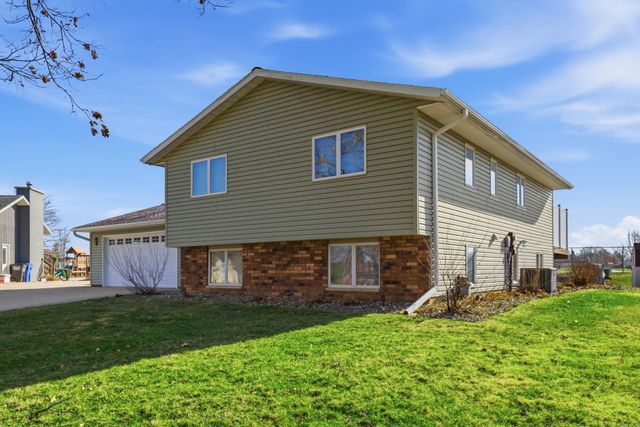 332 Fleur Drive, New Hampton, IA 50659