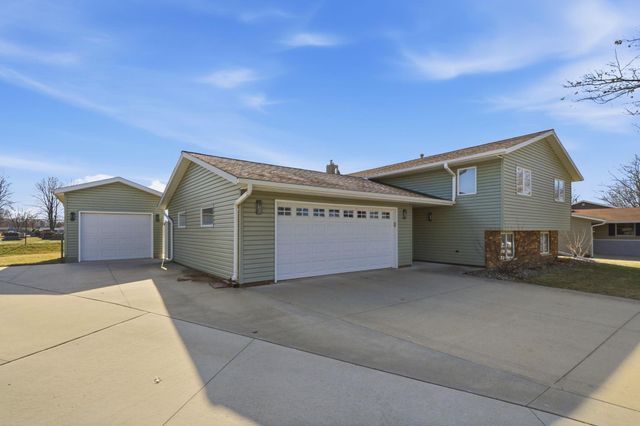 332 Fleur Drive, New Hampton, IA 50659
