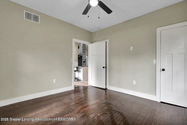 1127 W Saginaw Street, Lansing, MI 48915