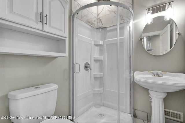 1127 W Saginaw Street, Lansing, MI 48915