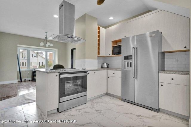 1127 W Saginaw Street, Lansing, MI 48915