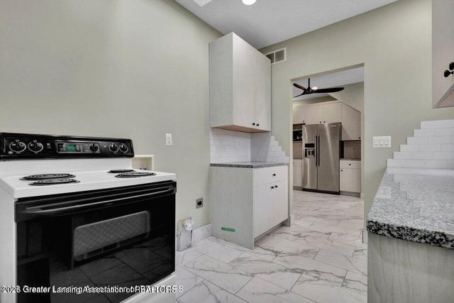 1127 W Saginaw Street, Lansing, MI 48915