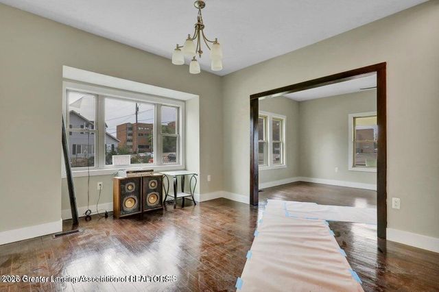 1127 W Saginaw Street, Lansing, MI 48915