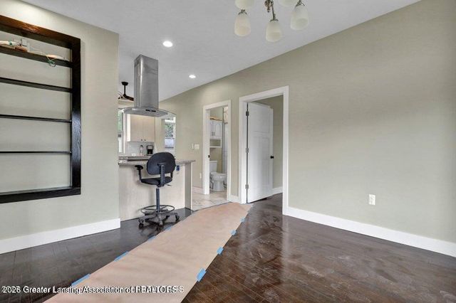 1127 W Saginaw Street, Lansing, MI 48915