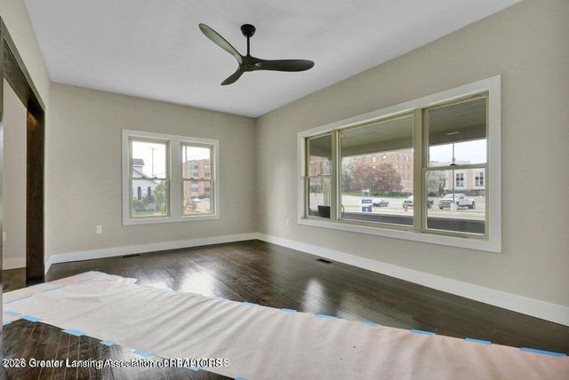 1127 W Saginaw Street, Lansing, MI 48915