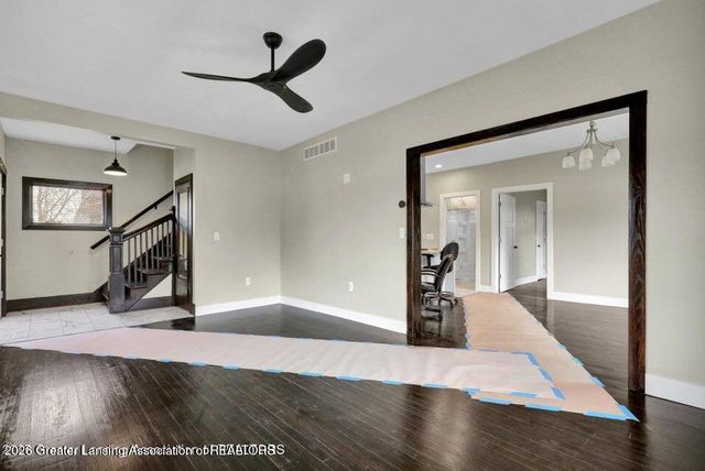 1127 W Saginaw Street, Lansing, MI 48915