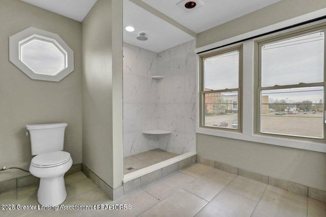 1127 W Saginaw Street, Lansing, MI 48915