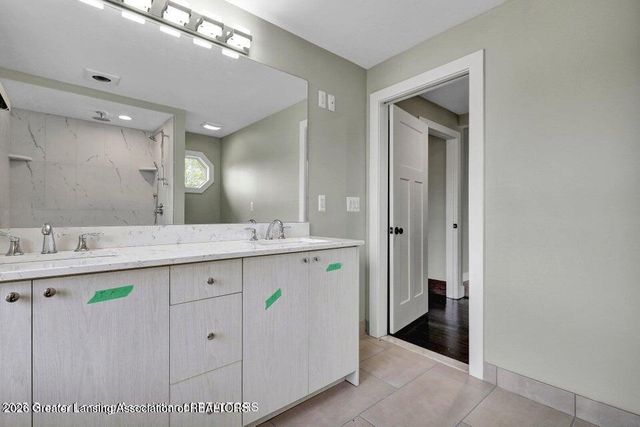 1127 W Saginaw Street, Lansing, MI 48915