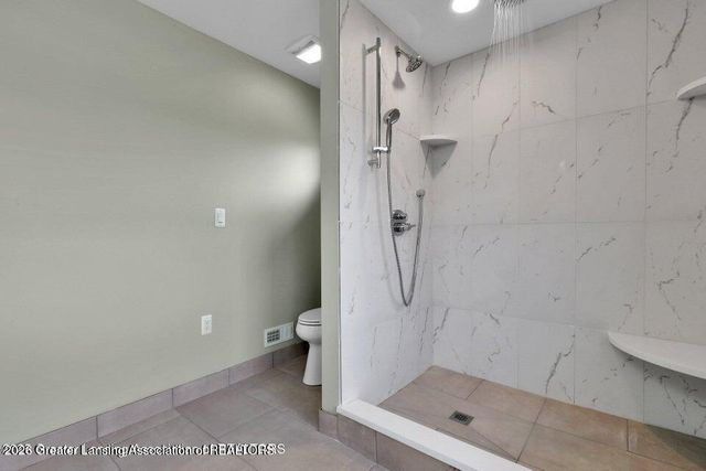 1127 W Saginaw Street, Lansing, MI 48915