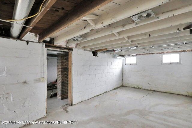 1127 W Saginaw Street, Lansing, MI 48915