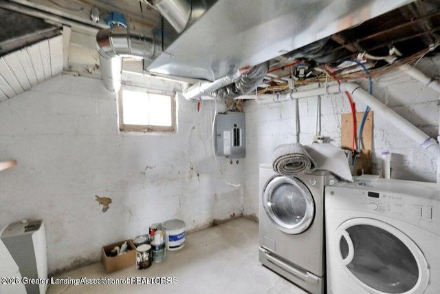 1127 W Saginaw Street, Lansing, MI 48915