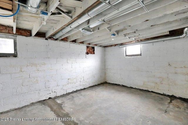 1127 W Saginaw Street, Lansing, MI 48915