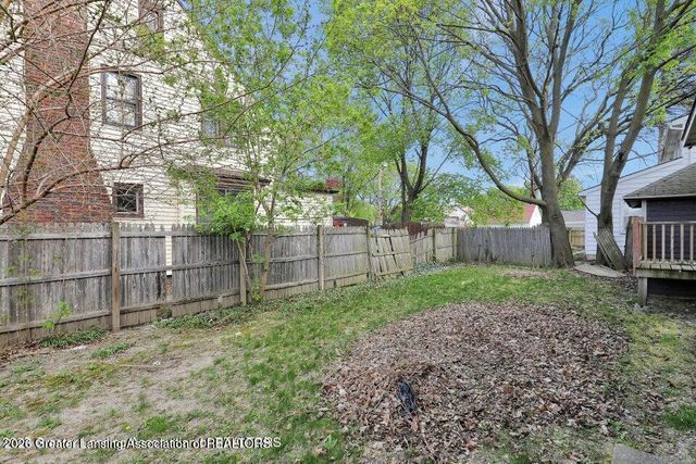 1127 W Saginaw Street, Lansing, MI 48915