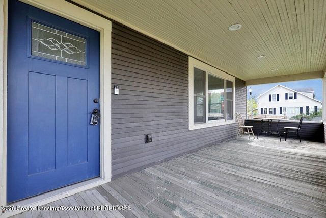 1127 W Saginaw Street, Lansing, MI 48915