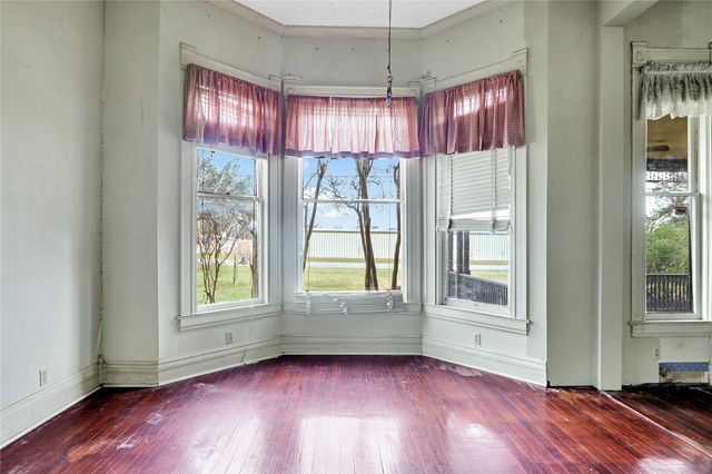 200 S Colorado Street, Whitney, TX 76692