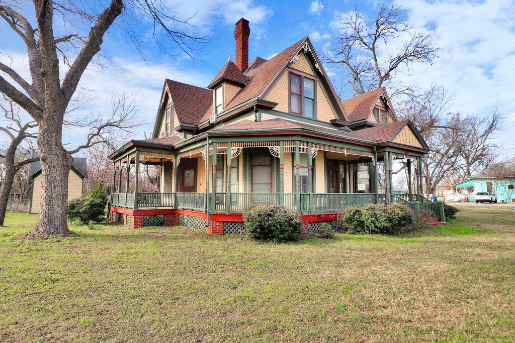 200 S Colorado Street, Whitney, TX 76692