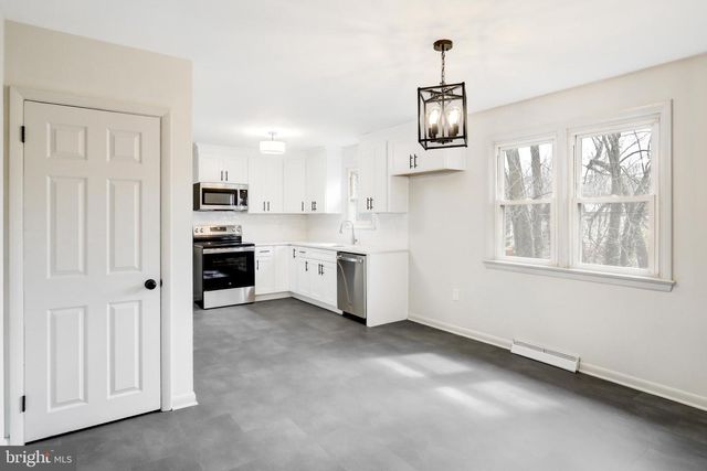 254 BLUE ROCK RD, Millersville, PA 17551