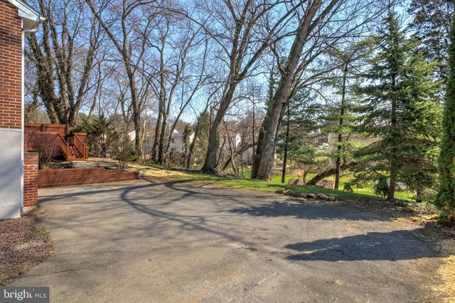 254 BLUE ROCK RD, Millersville, PA 17551