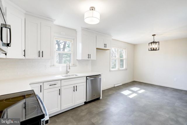 254 BLUE ROCK RD, Millersville, PA 17551