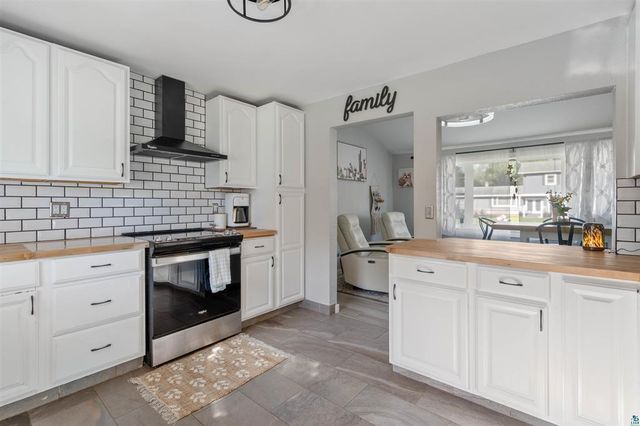 4948 Nelsondale Road, Duluth, MN 55811