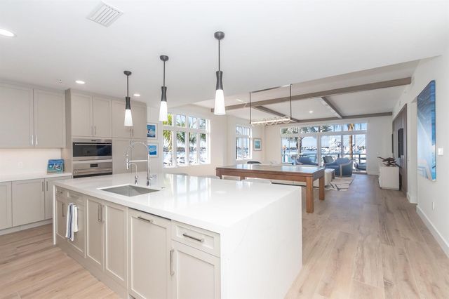 184 Lake Drive 3201, Palm Beach Shores, FL 33404