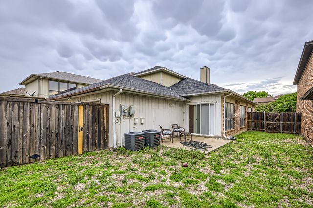 1106 Alameda Drive, Carrollton, TX 75007