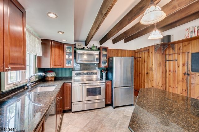 78 Falcon Rd, Hillsborough Twp., NJ 08844