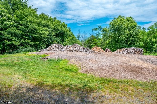 78 Falcon Rd, Hillsborough Twp., NJ 08844
