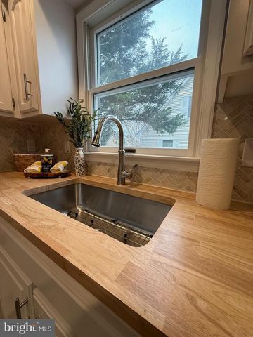 11215 SAINT MARTINS PKWY, Berlin, MD 21811