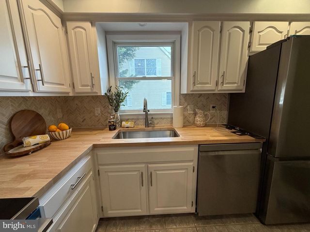 11215 SAINT MARTINS PKWY, Berlin, MD 21811