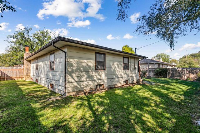 1910 N Mount Carmel Ave, Wichita, KS 67203