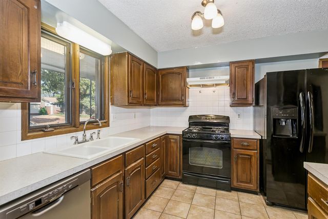 1910 N Mount Carmel Ave, Wichita, KS 67203