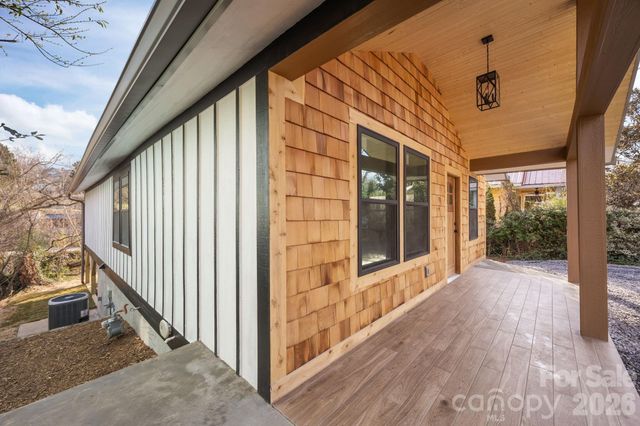 63 Elizabeth Place, Asheville, NC 28801