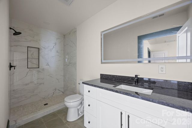 63 Elizabeth Place, Asheville, NC 28801