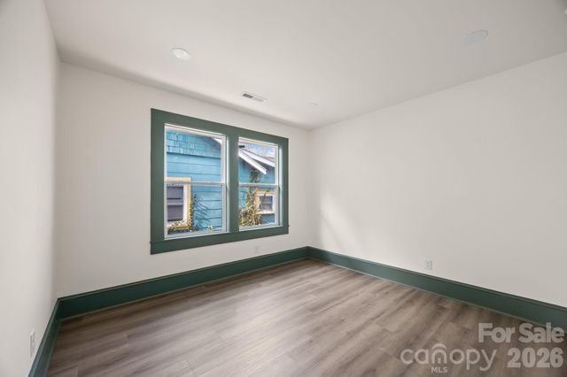 63 Elizabeth Place, Asheville, NC 28801