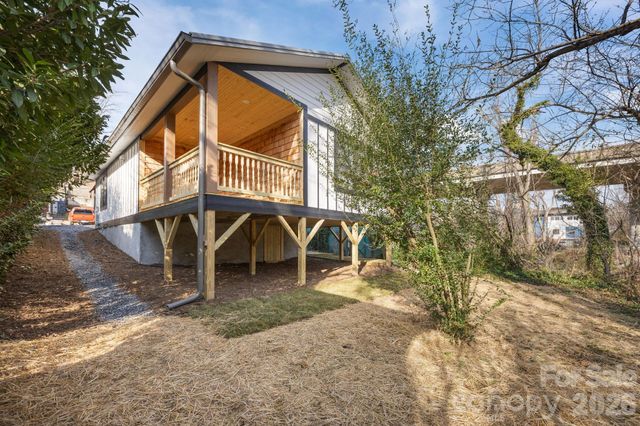 63 Elizabeth Place, Asheville, NC 28801