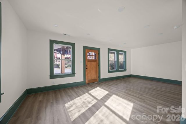 63 Elizabeth Place, Asheville, NC 28801