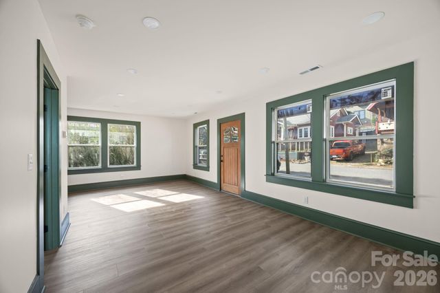 63 Elizabeth Place, Asheville, NC 28801