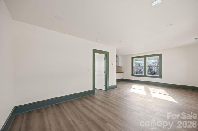 63 Elizabeth Place, Asheville, NC 28801