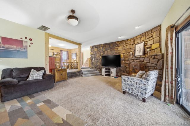 144 S 176th West Place, Sand Springs, OK 74063