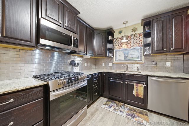 144 S 176th West Place, Sand Springs, OK 74063