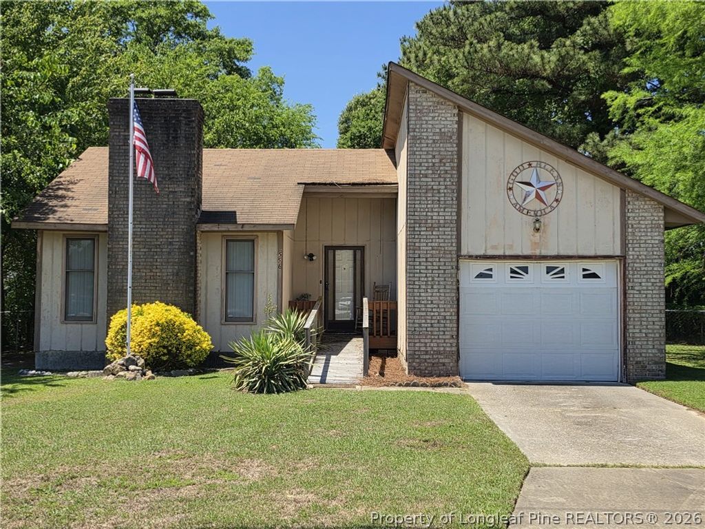 556 Glensford Drive, Fayetteville, NC 28314 — exterior
