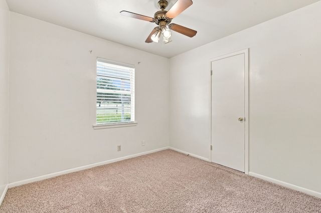 1420 Austin Drive, Ennis, TX 75119
