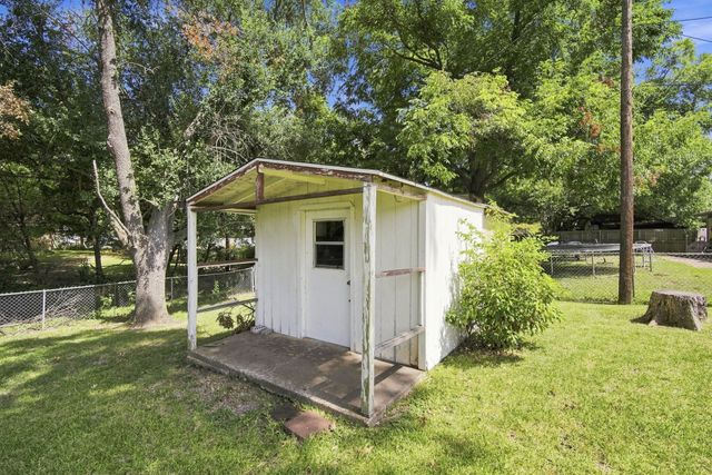 1420 Austin Drive, Ennis, TX 75119