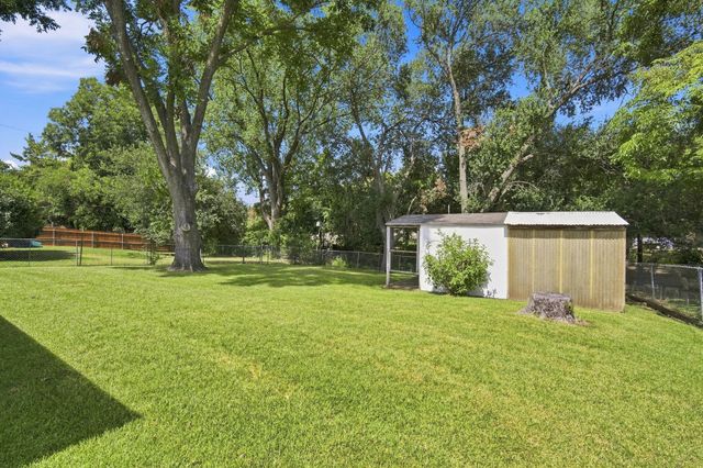 1420 Austin Drive, Ennis, TX 75119
