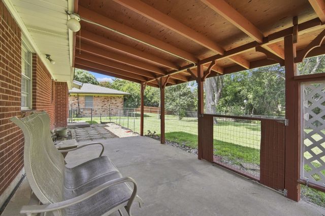 1420 Austin Drive, Ennis, TX 75119