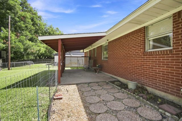 1420 Austin Drive, Ennis, TX 75119